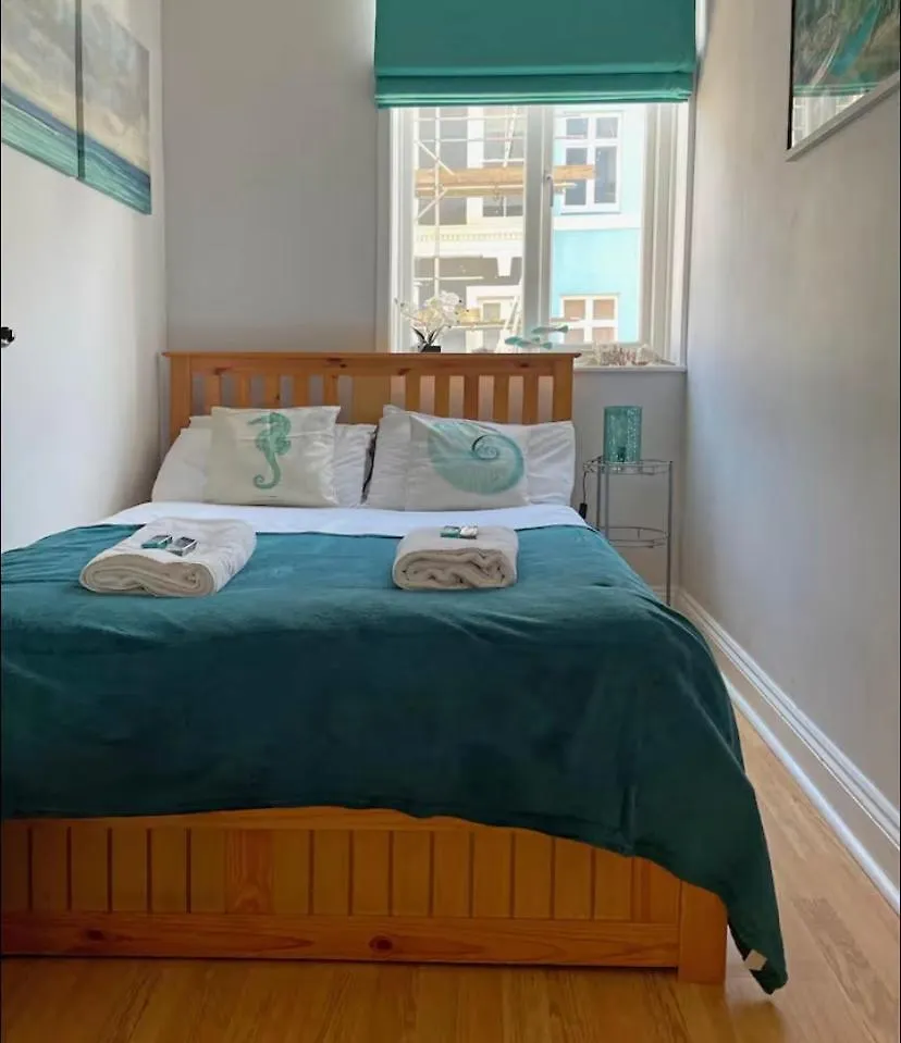 Seaside Balcony Apartment - Reduced Rates - Scaffolding Hove
